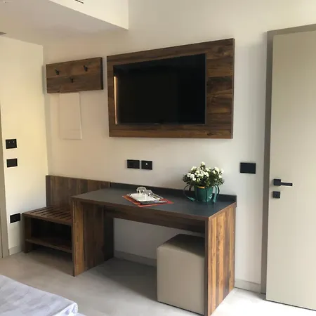 Otel Regina Riva del Garda