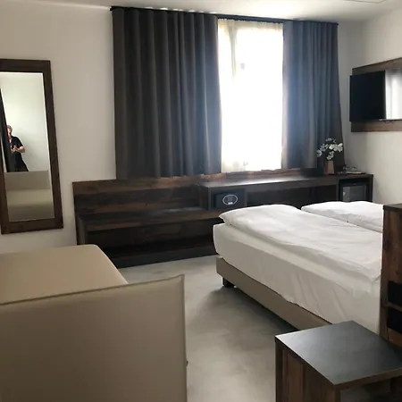 Regina 3*