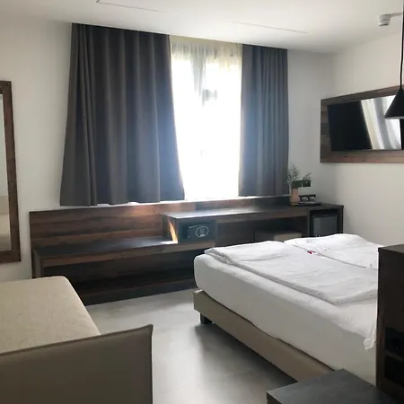 Regina 3*